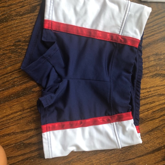 Professional cheerleading costume perfect for Halloween. 📣❤️ - Picture 2 of 6